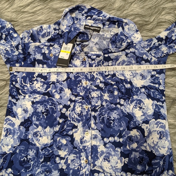 💙SOLD💙Karl Lagerfeld blue floral button-up shirt - Picture 6 of 7